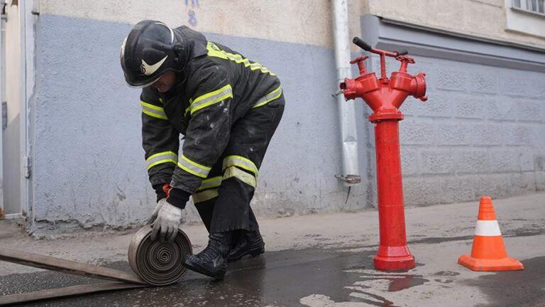 На северо-востоке Москвы загорелся крытый продуктовый рынок