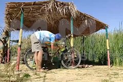 Россиянин решил проехать всю Америку на сделанном из бамбука транспортном средстве