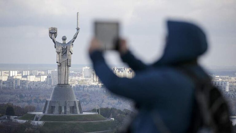 Ушаков указал на необходимость соблюдения достигнутых договоренностей по Украине