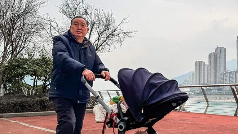 В Китае начали открывать комнаты по уходу за ребенком для отцов