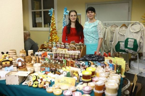 Чем хорош мёд костромского разнотравья, рассказали на Межрегиональном форуме пчеловодов в Костромской ГСХА