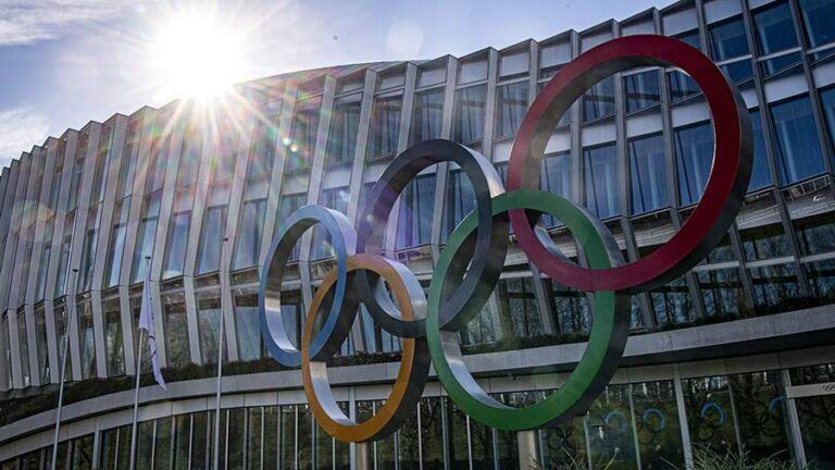 МОК поддержал рекомендацию снять ограничения для молодых спортсменов из России
