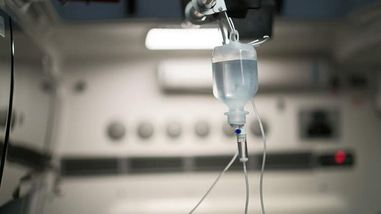 Семь человек пострадали в результате удара БПЛА по многоквартирному дому в Твери